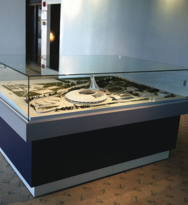 stade001-640x700 Vitrerie commerciale – Création de vitrine pour magasin sur mesure - Vitrerie Suprême (Porte et fenêtre à l'Assomption)